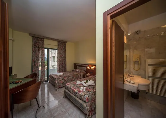 New Petit Hotel